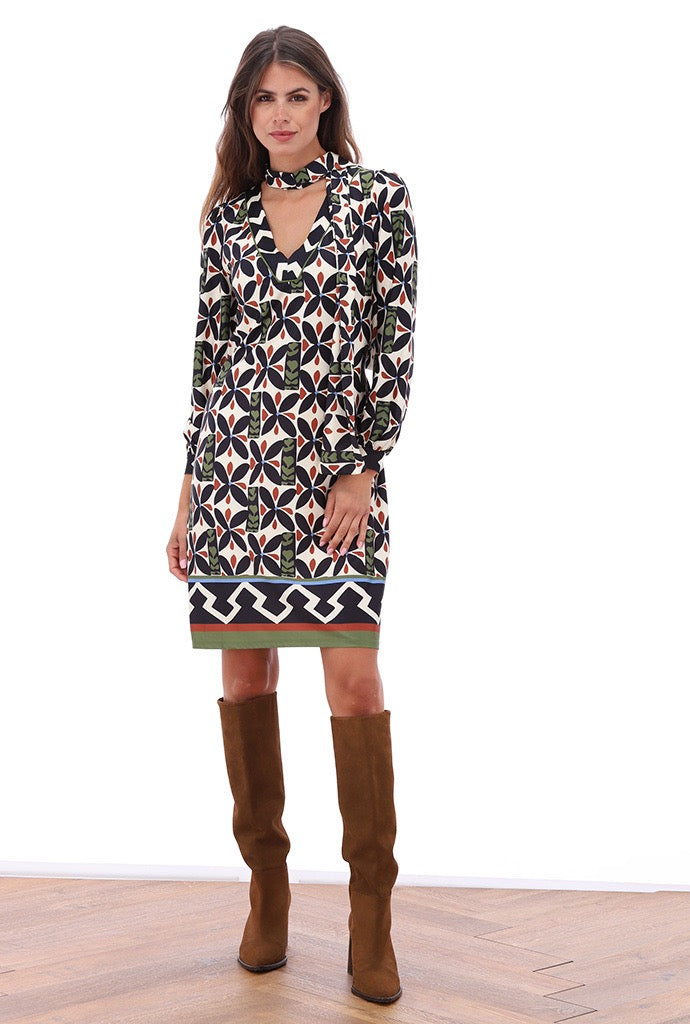 K-Design - V-hals-jurk met print (B108)
