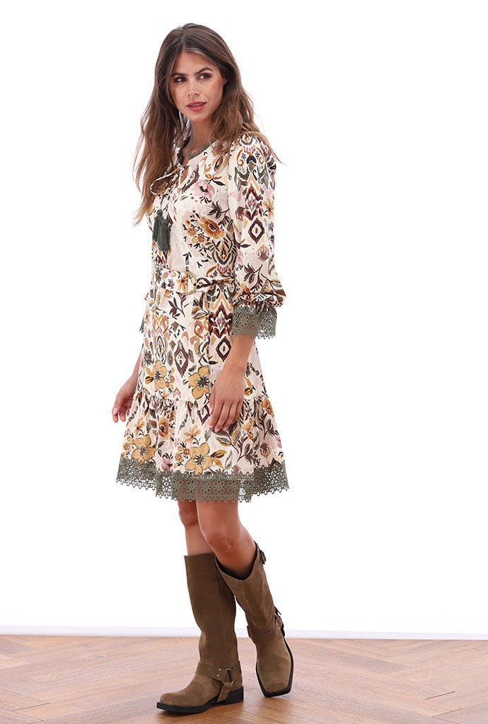 K-Design - Jurk met design en stoffen riem (B114)