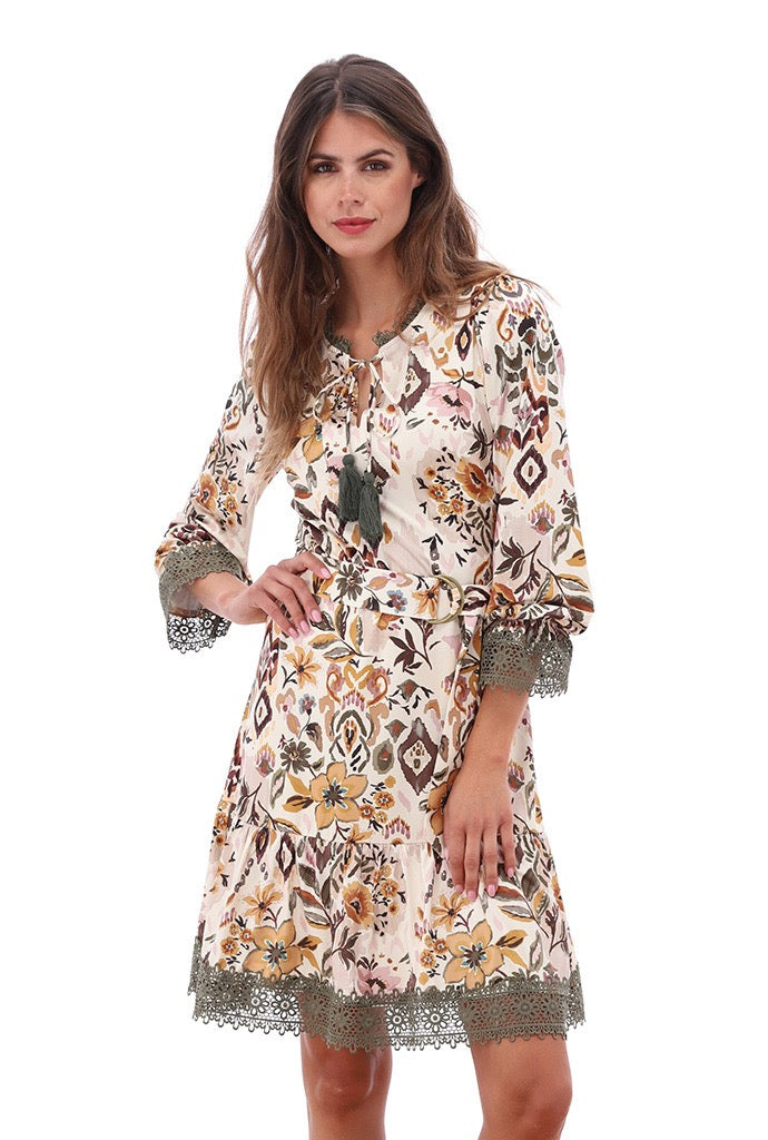 K-Design - Jurk met design en stoffen riem (B114)