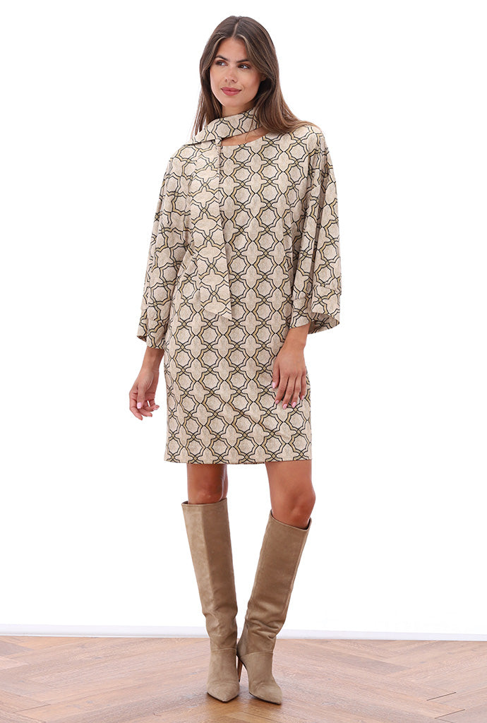 K-Design - Jurk met ronde hals, design en sjaaltje (B250)