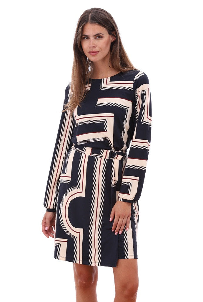 K-Design - Jurk met ronde hals, design en stoffen riem (B334)