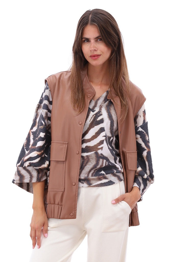 K-Design - V-hals top met design (B402)