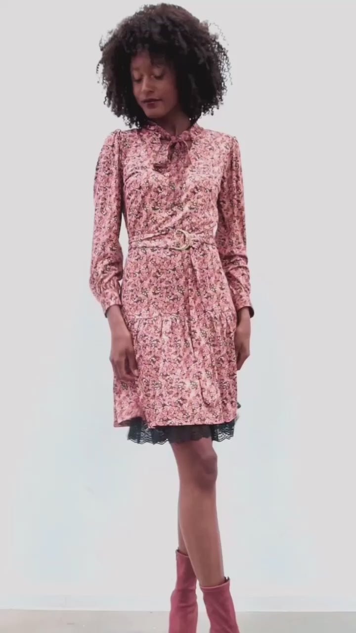 K-design - Mini dress met bloemenprint en stoffen riem (X110)